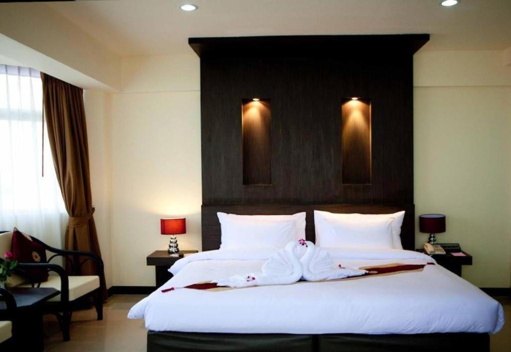 Sun City Pattaya Hotel Exteriör bild